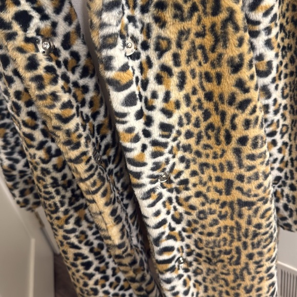 NWT Stoosh By 26 International Faux Fur Leopard Print Coat w/ Pockets Tan Cream - Picture 14 of 15